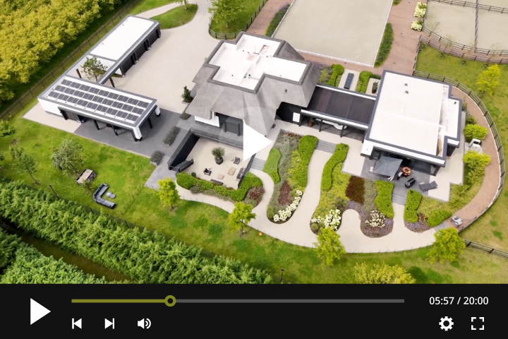 Seizoen 3 – aflevering 8: villatuin met paarden